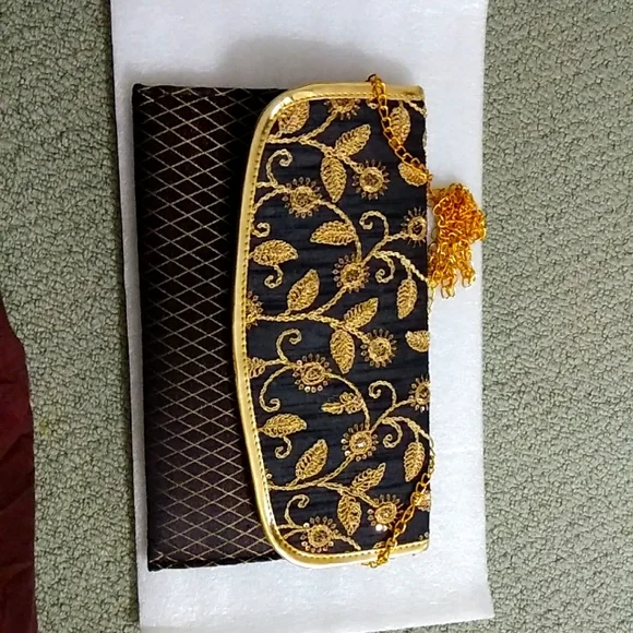 Purse - Picture 1 of 4